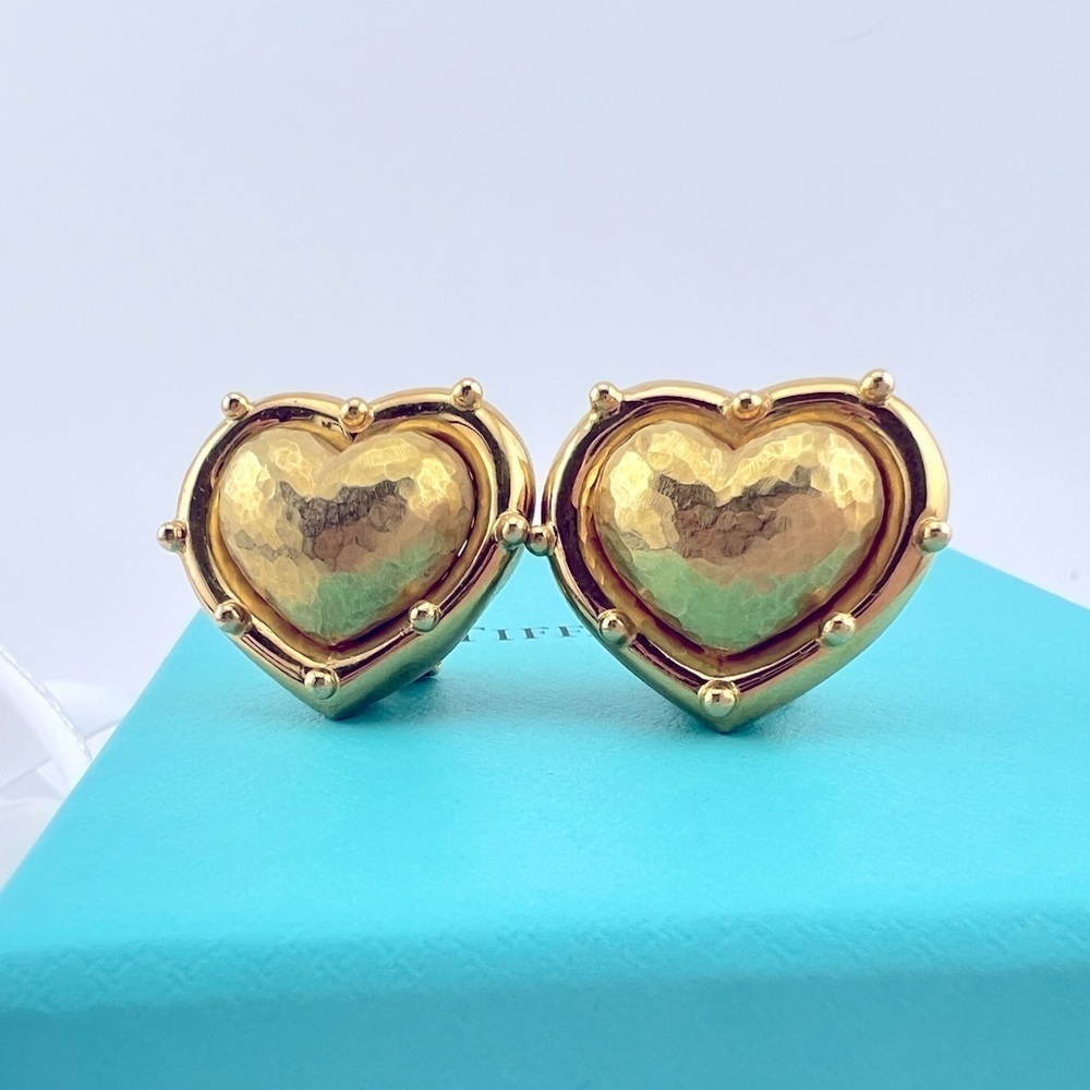 RARE Tiffany & Co. Vintage Paloma Picasso Hammered Heart Earrings 18k Gold ✨